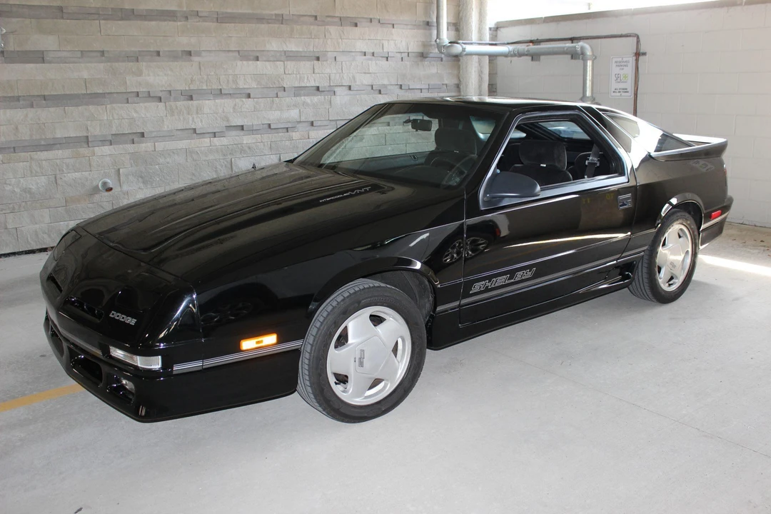 1990 Dodge Daytona - Image 2 of 31