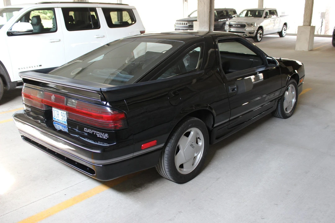 1990 Dodge Daytona - Image 5 of 31