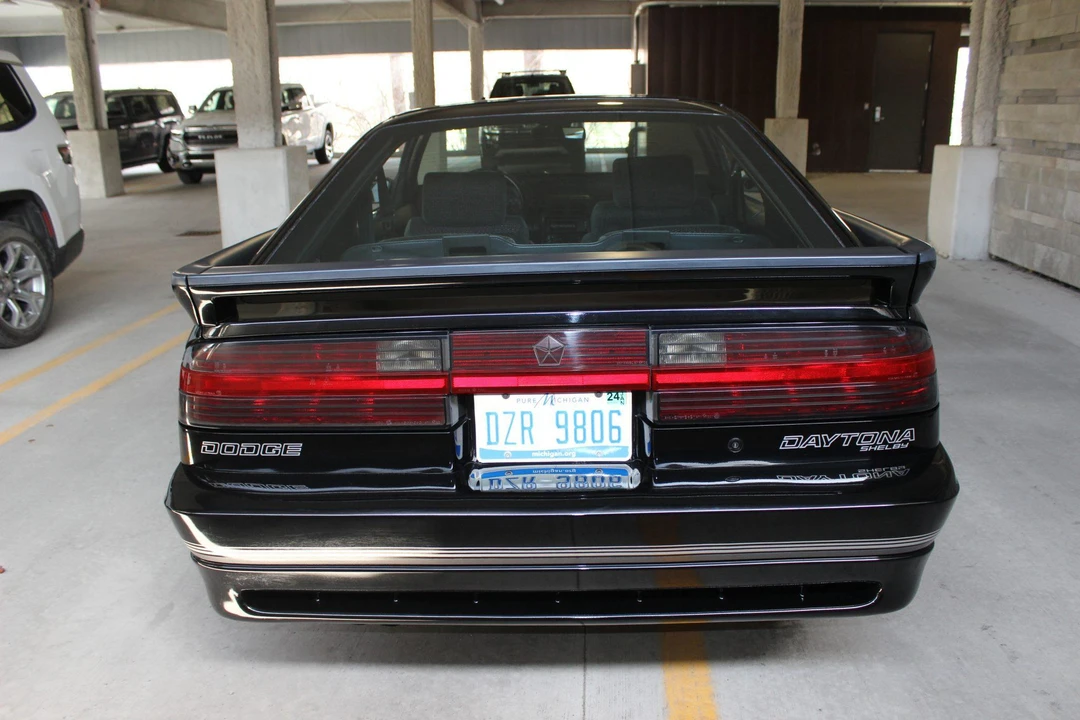1990 Dodge Daytona - Image 8 of 31