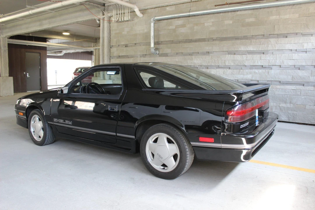 1990 Dodge Daytona - Image 9 of 31