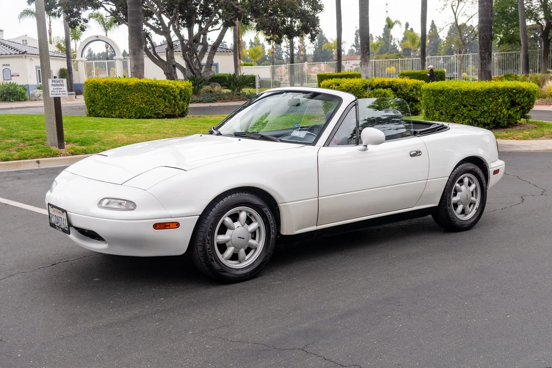 1990 Mazda NA MX-5 Miata - Image 2 of 31
