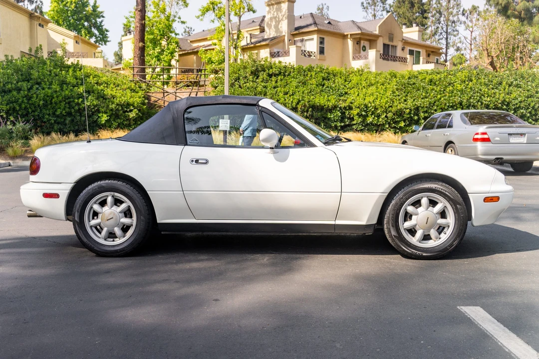 1990 Mazda NA MX-5 Miata - Image 17 of 31