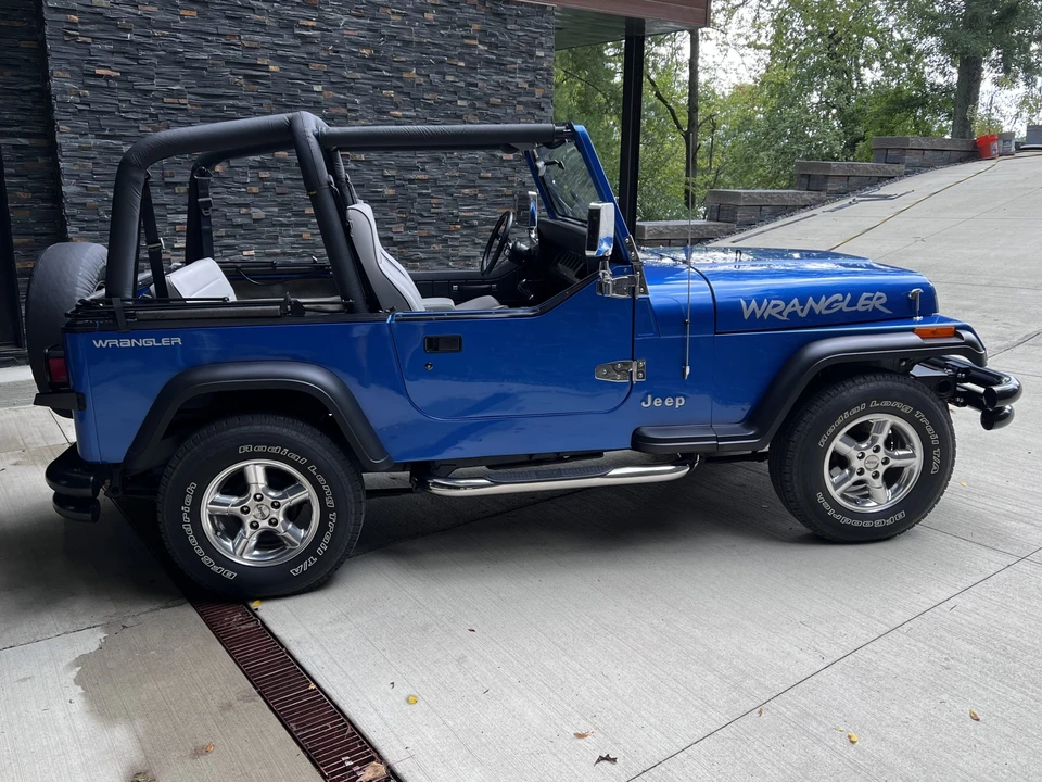 1993 Jeep YJ Wrangler - Image 5 of 31