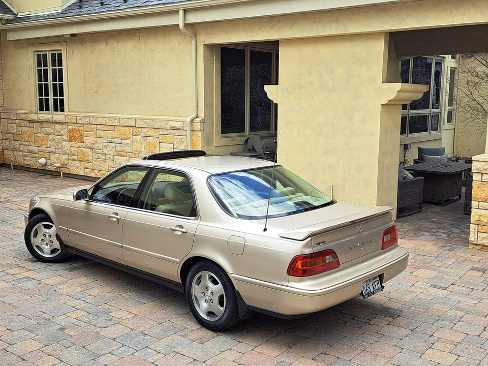 1995 Acura Legend 2nd Gen - Image 14 of 31
