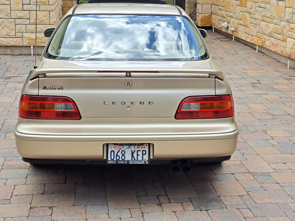 1995 Acura Legend 2nd Gen - Image 16 of 31
