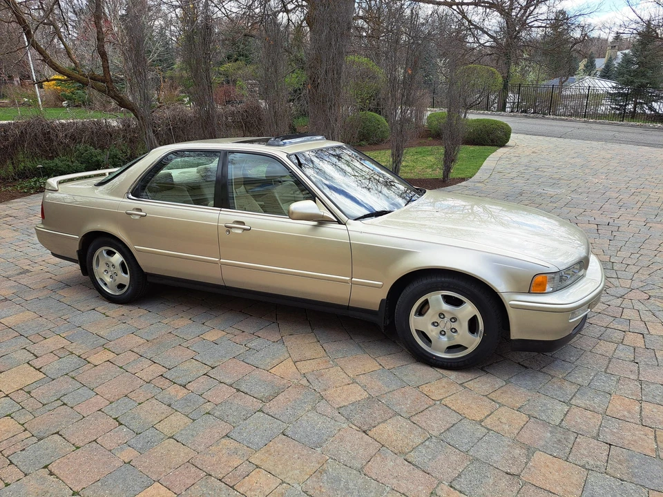 1995 Acura Legend 2nd Gen - Image 10 of 31