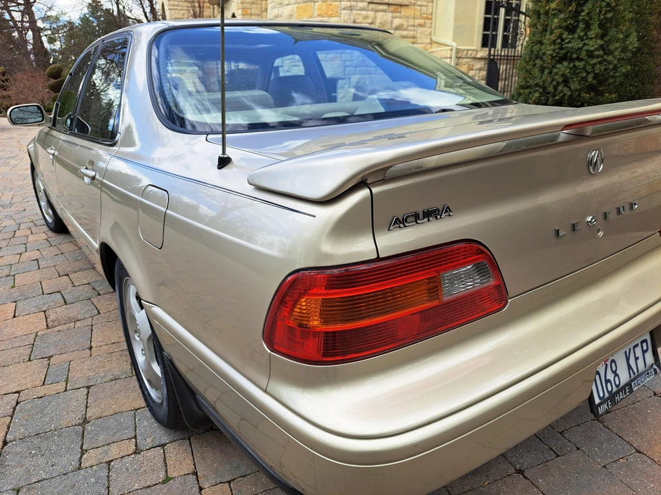 1995 Acura Legend 2nd Gen - Image 15 of 31