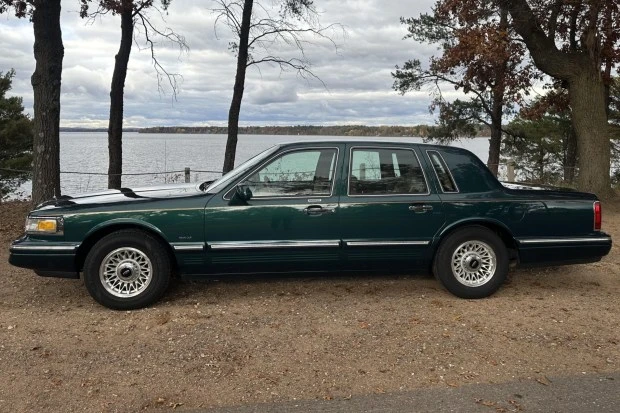 1995 Lincoln Town Car - Image 3 of 8