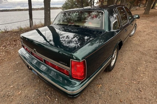 1995 Lincoln Town Car - Image 2 of 8