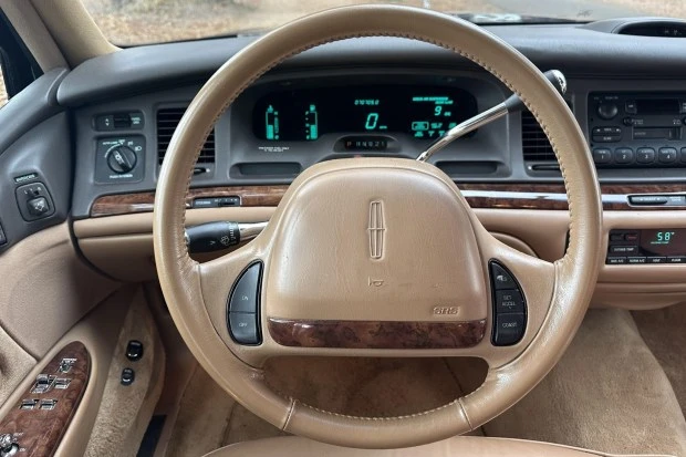 1995 Lincoln Town Car - Image 5 of 8