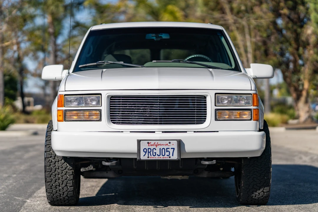 1996 Chevrolet Suburban 8th Gen - Image 2 of 31