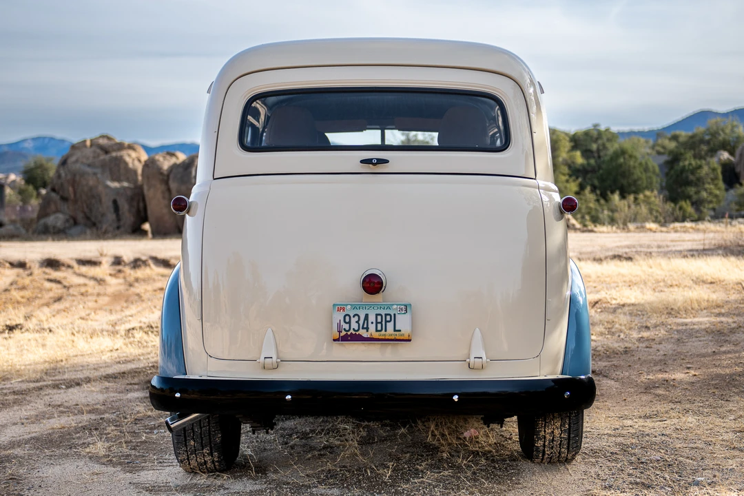 1952 Chevrolet Suburban 3rd Gen - Image 5 of 31