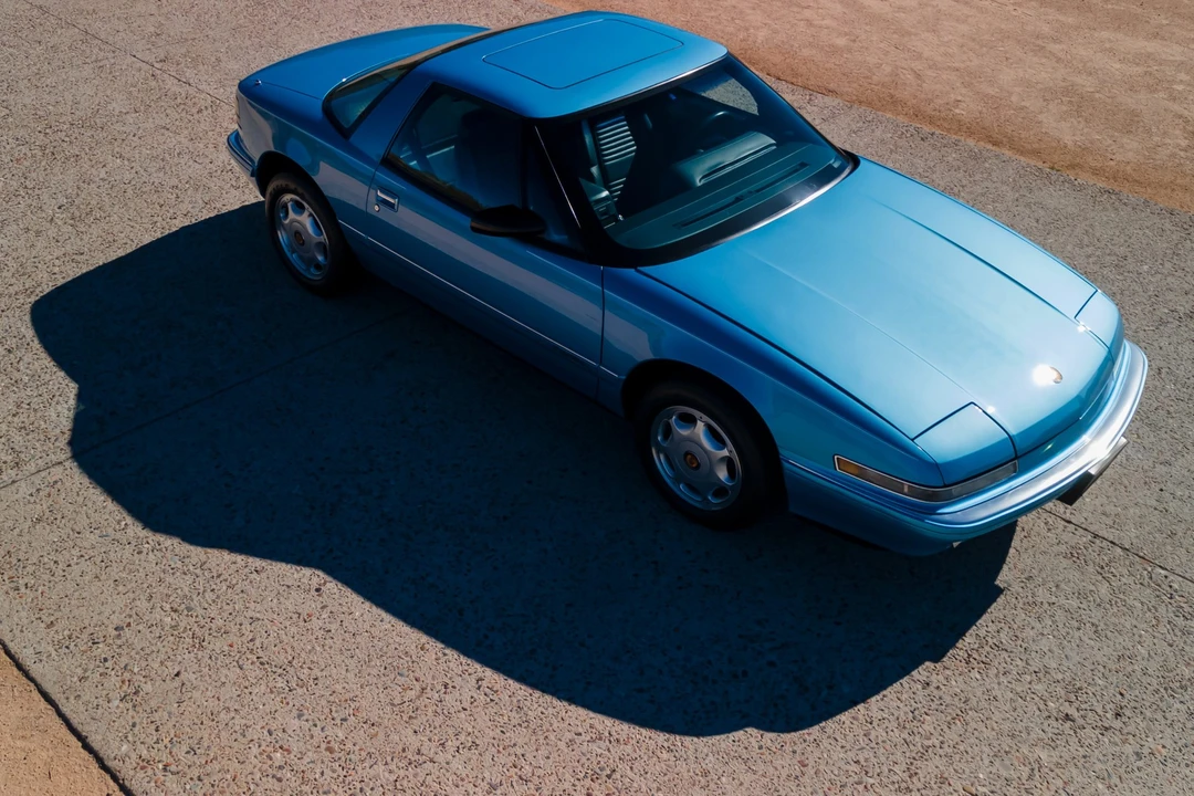 1991 Buick Reatta - Image 25 of 31