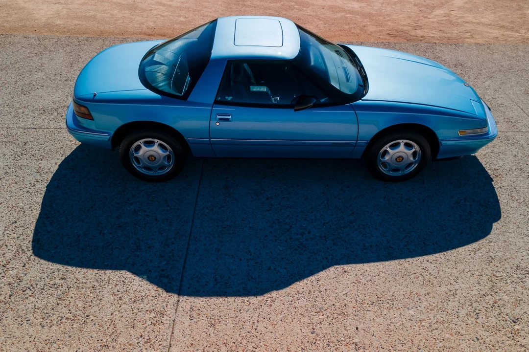 1991 Buick Reatta - Image 24 of 31
