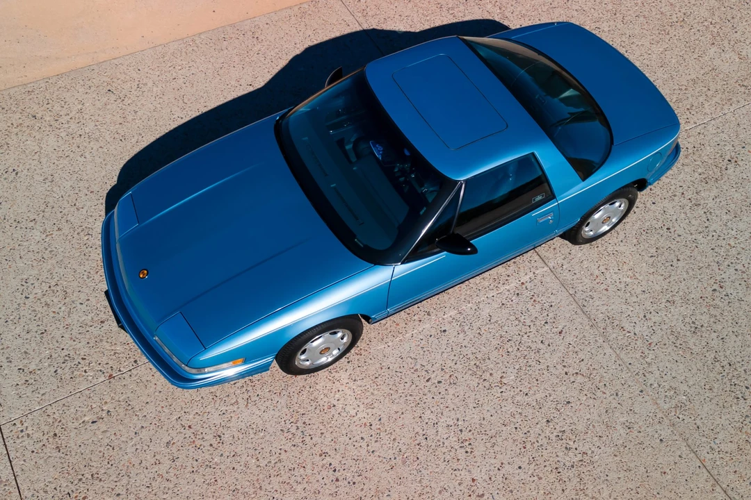 1991 Buick Reatta - Image 29 of 31