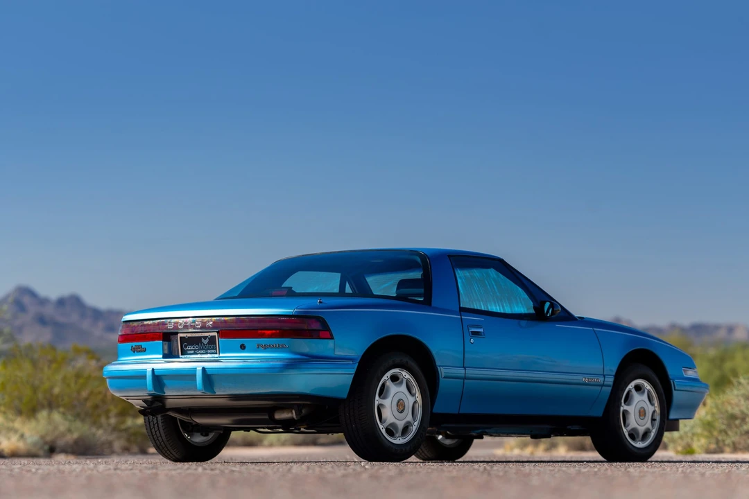 1991 Buick Reatta - Image 21 of 31