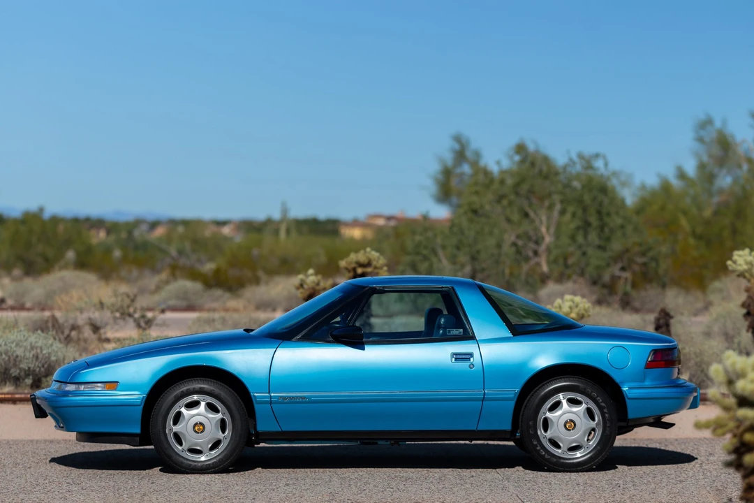 1991 Buick Reatta - Image 13 of 31