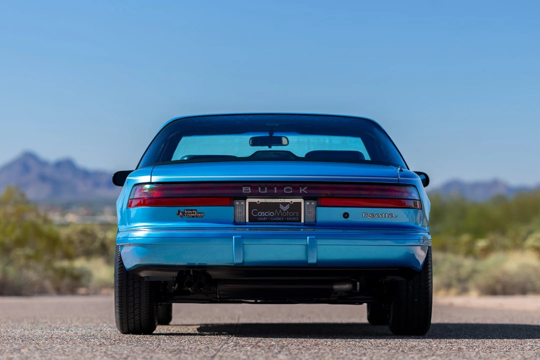 1991 Buick Reatta - Image 17 of 31