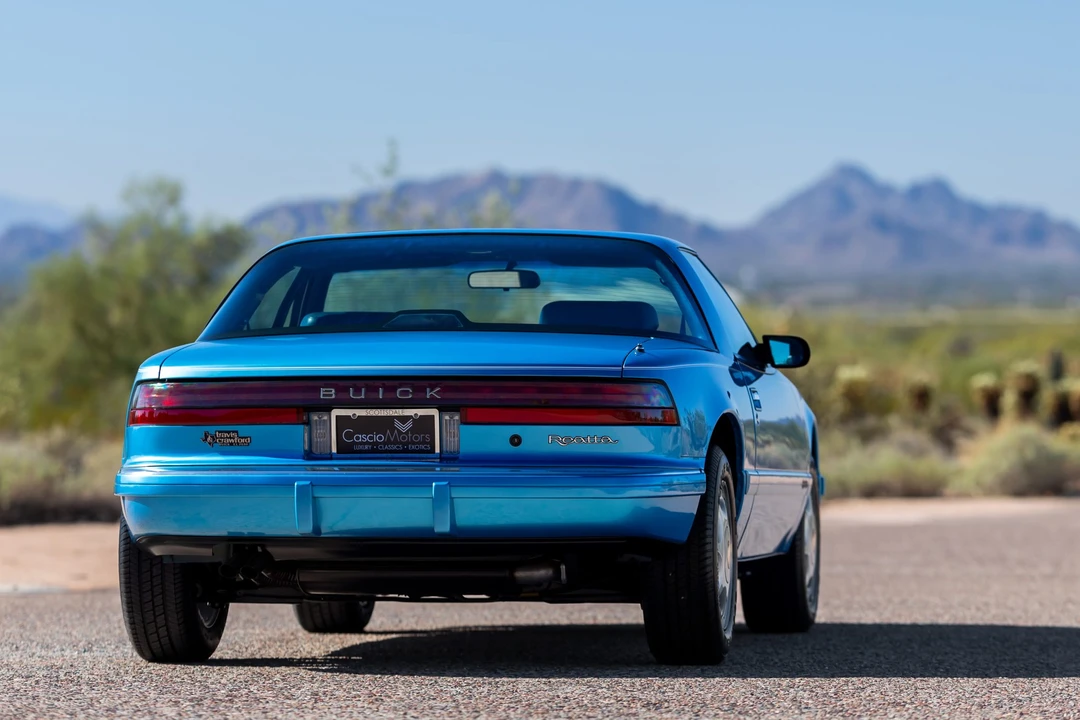 1991 Buick Reatta - Image 18 of 31