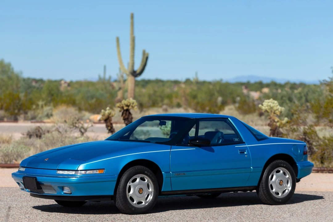 1991 Buick Reatta - Image 11 of 31