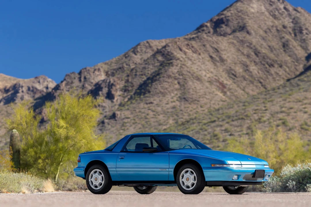 1991 Buick Reatta - Image 2 of 31