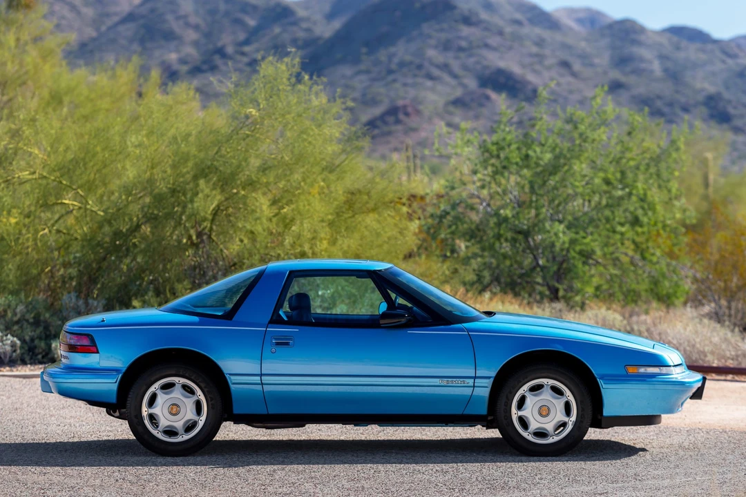1991 Buick Reatta - Image 23 of 31