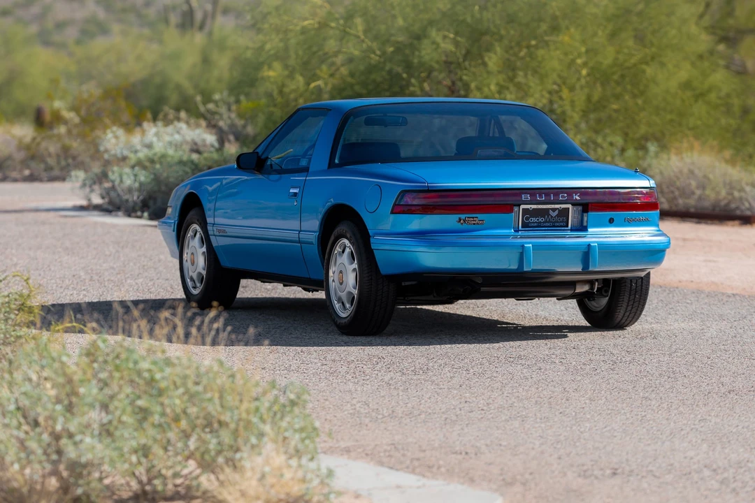 1991 Buick Reatta - Image 14 of 31