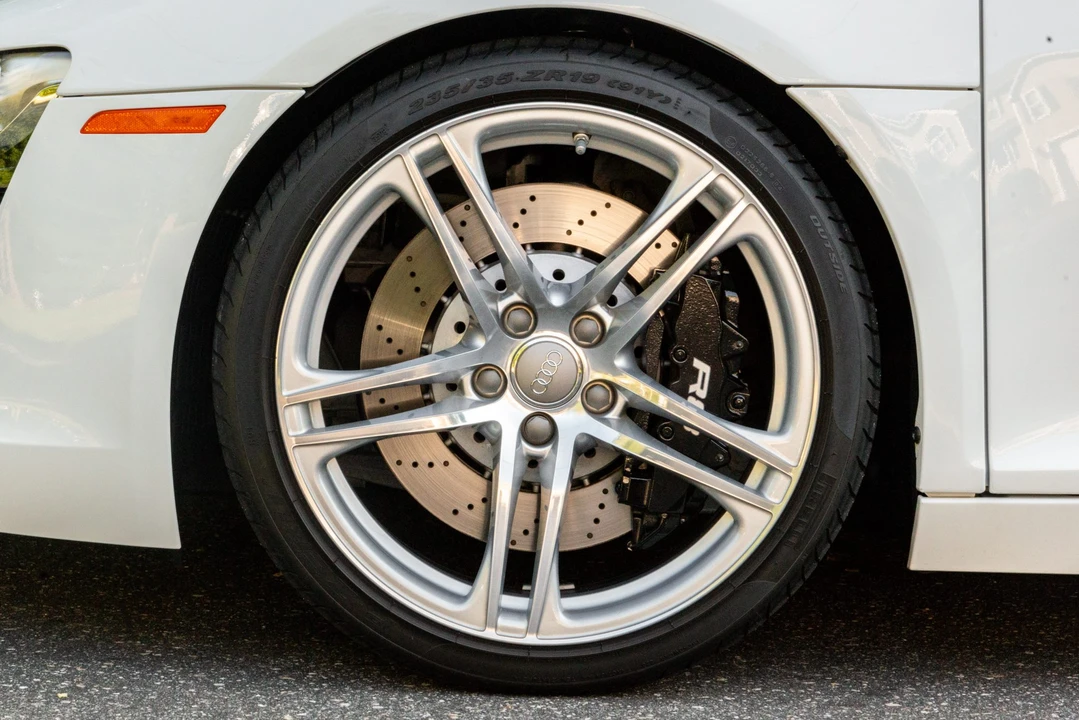 2009 Audi 42 R8 - Image 30 of 31