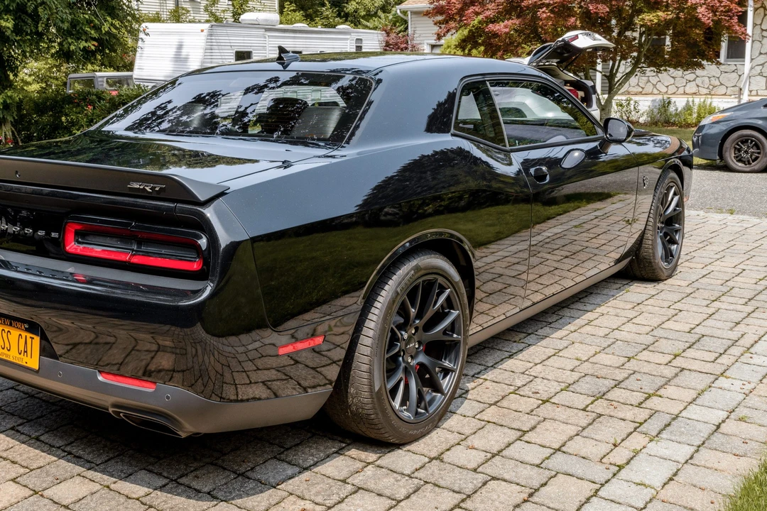2015 Dodge Challenger SRT Hellcat 3rd Gen - Image 13 of 31