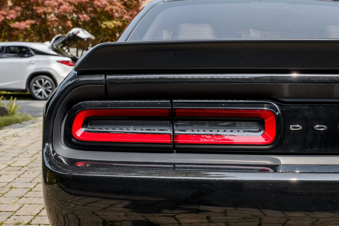 2015 Dodge Challenger SRT Hellcat 3rd Gen - Image 19 of 31