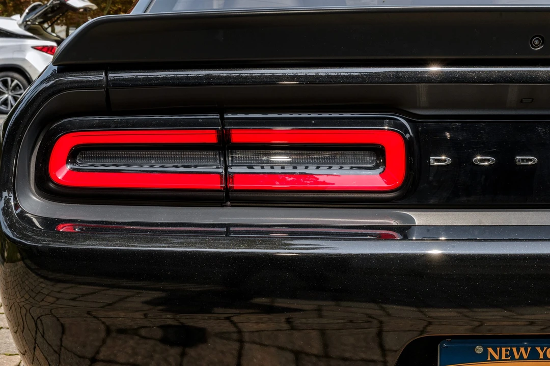 2015 Dodge Challenger SRT Hellcat 3rd Gen - Image 21 of 31
