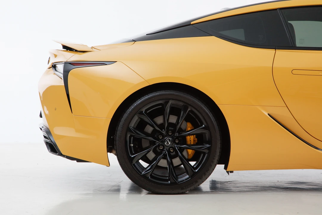 2021 Lexus LC - Image 29 of 31