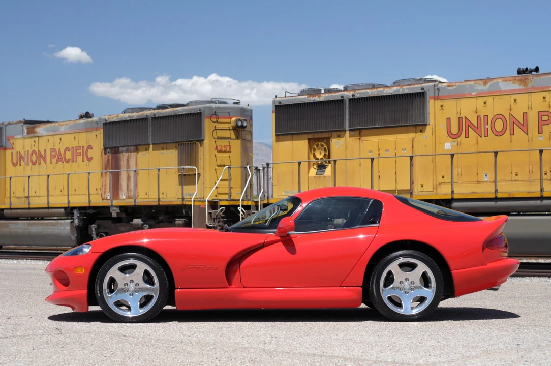 2001 Dodge Viper GTS 2nd Gen - Image 4 of 31