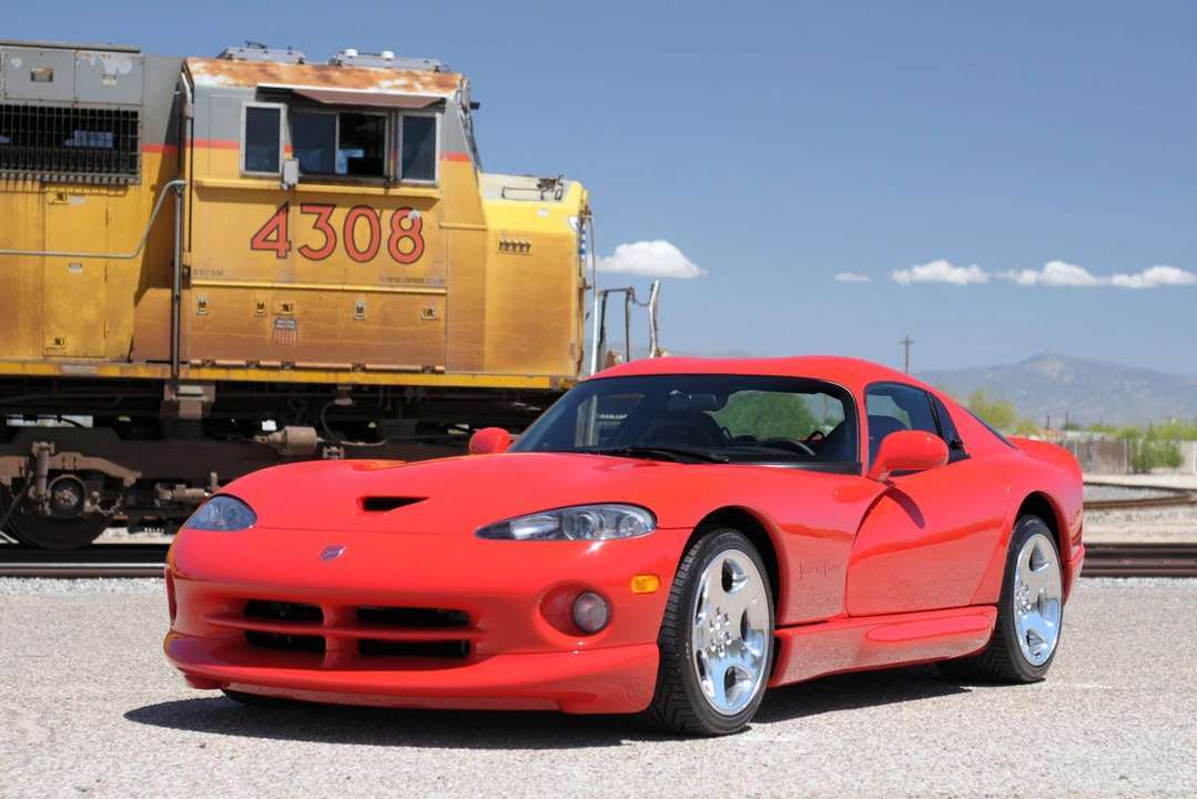 2001 Dodge Viper GTS 2nd Gen - Image 2 of 31