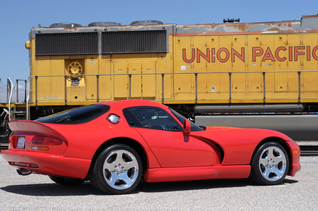 2001 Dodge Viper GTS 2nd Gen - Image 11 of 31