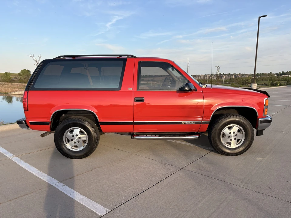 1992 Chevrolet K5 Blazer 3rd Gen - Image 2 of 31