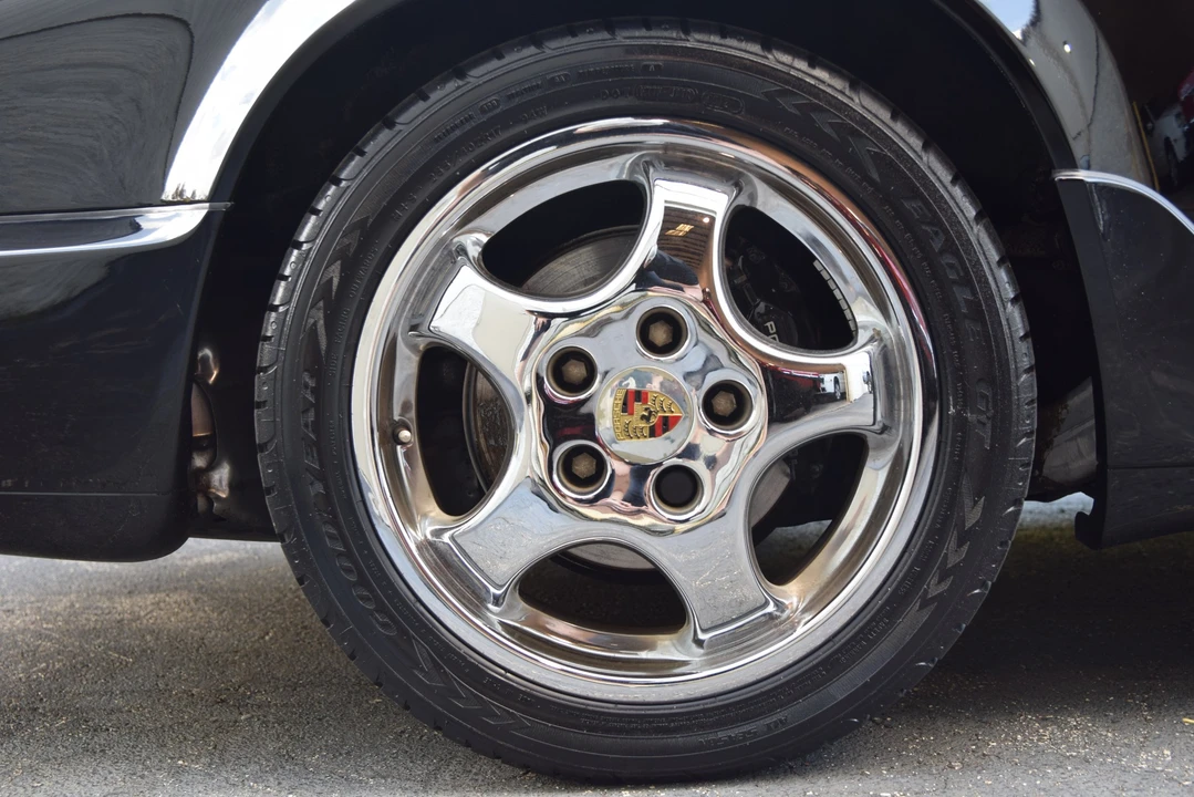 1993 Porsche 964 Carrera 4 - Image 29 of 31