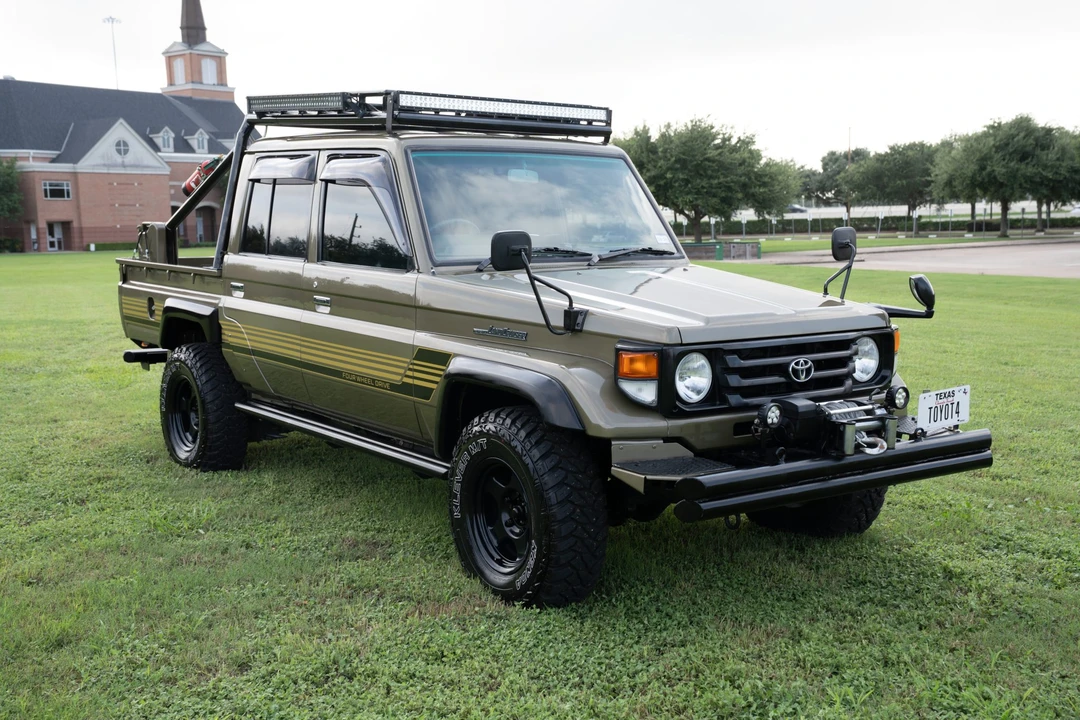 1999 Toyota J70 Land Cruiser - Image 9 of 31