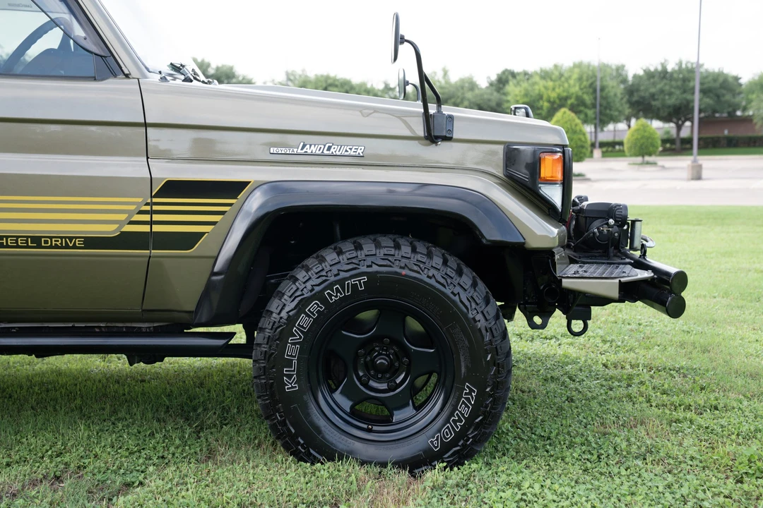 1999 Toyota J70 Land Cruiser - Image 24 of 31