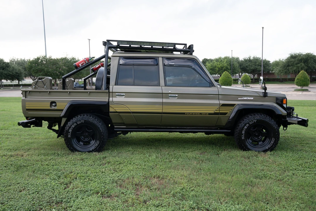 1999 Toyota J70 Land Cruiser - Image 10 of 31