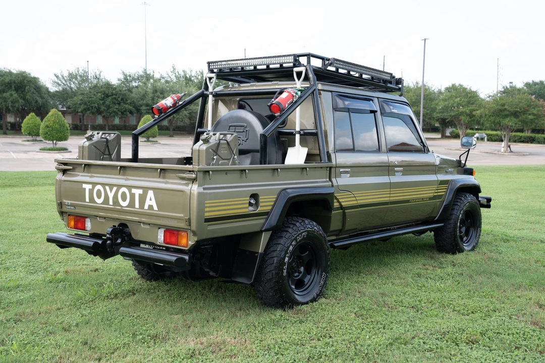 1999 Toyota J70 Land Cruiser - Image 12 of 31