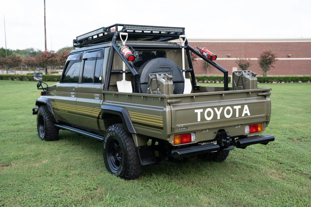 1999 Toyota J70 Land Cruiser - Image 17 of 31
