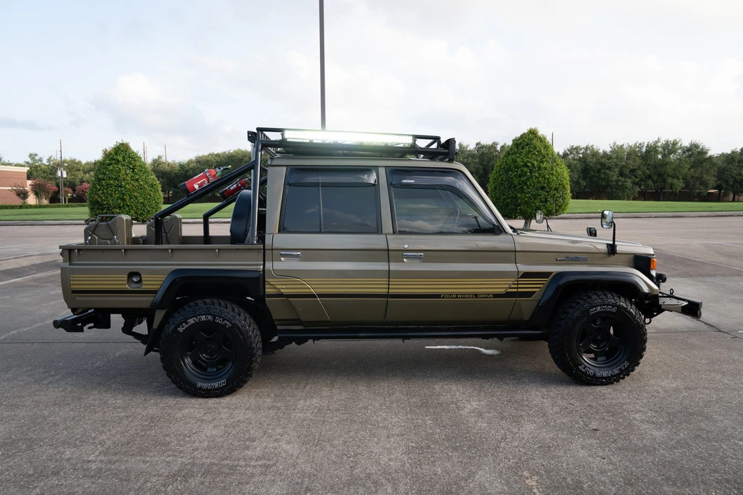1999 Toyota J70 Land Cruiser - Image 11 of 31