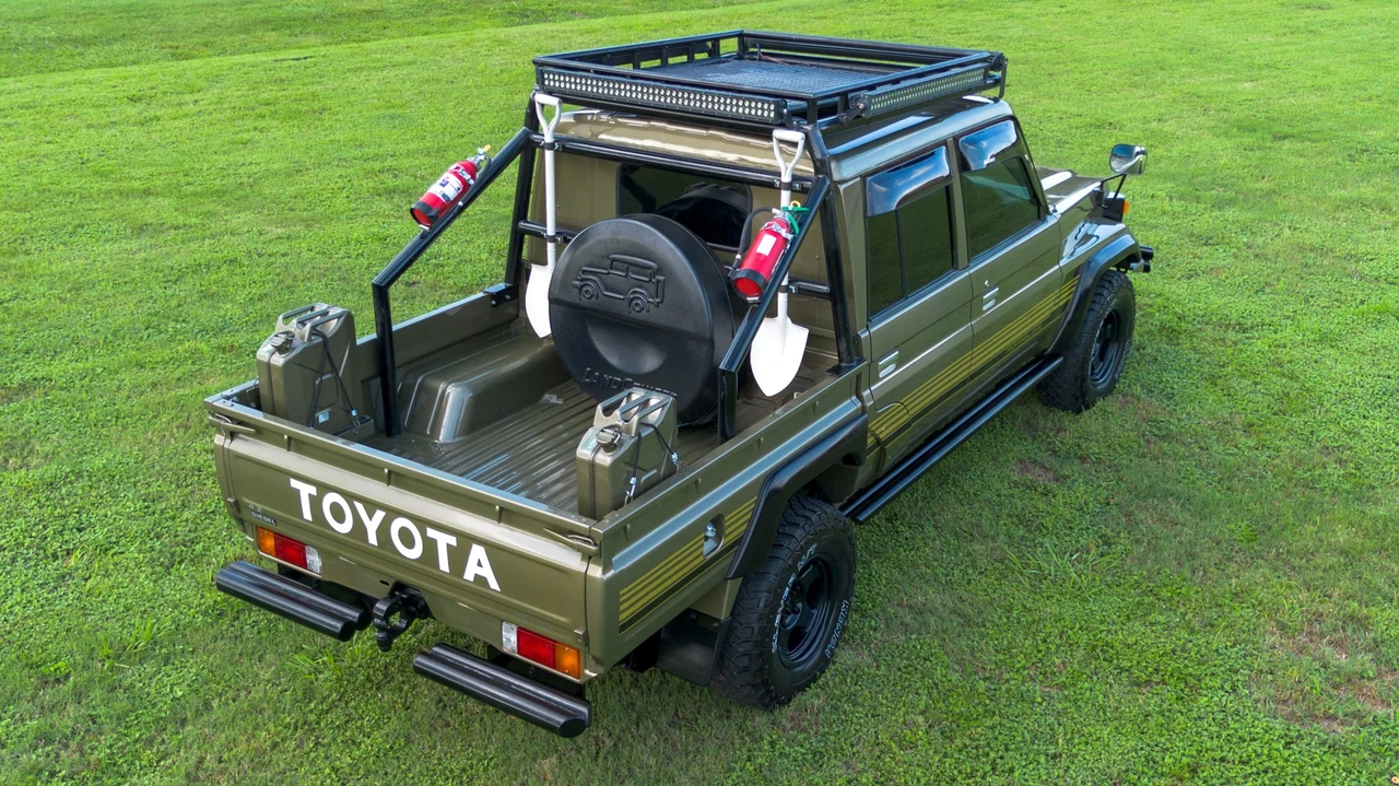 1999 Toyota J70 Land Cruiser - Image 14 of 31