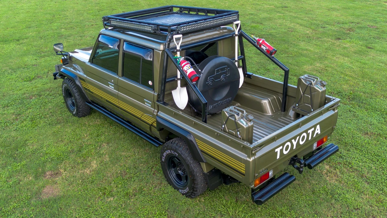 1999 Toyota J70 Land Cruiser - Image 19 of 31
