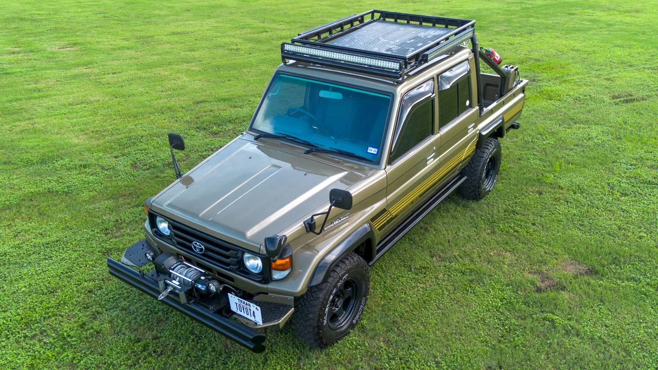 1999 Toyota J70 Land Cruiser - Image 4 of 31