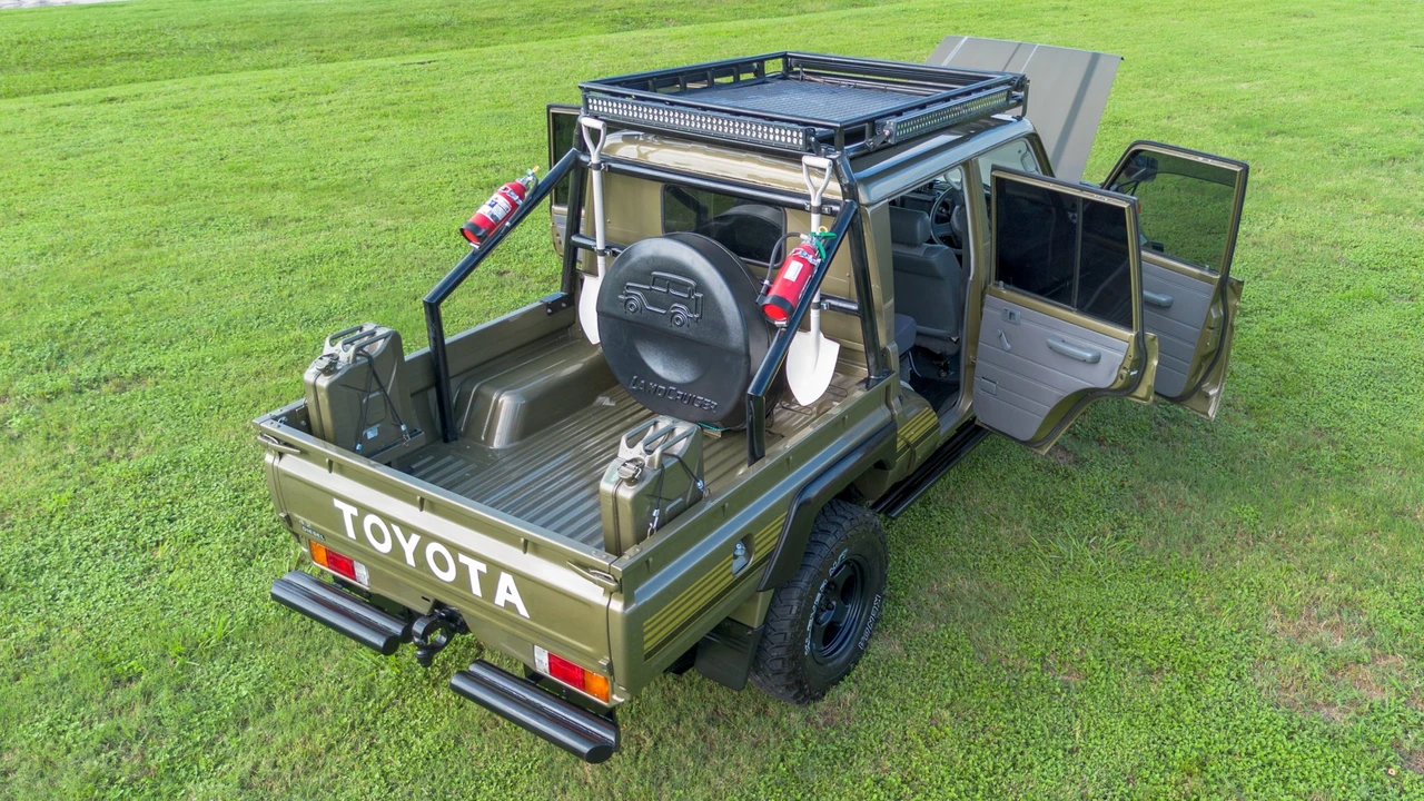 1999 Toyota J70 Land Cruiser - Image 13 of 31
