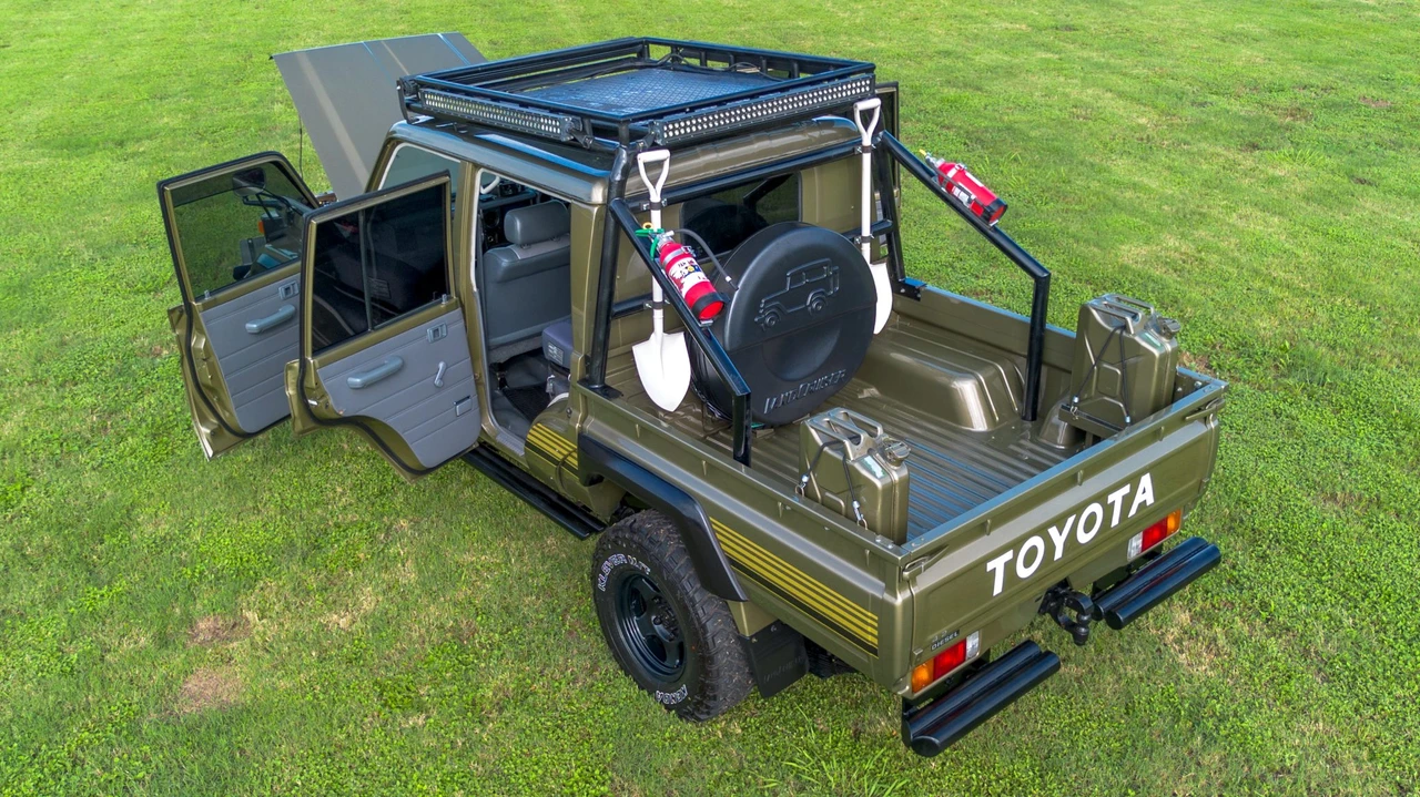 1999 Toyota J70 Land Cruiser - Image 18 of 31