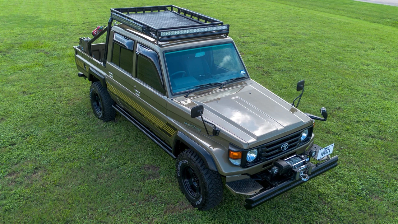 1999 Toyota J70 Land Cruiser - Image 8 of 31