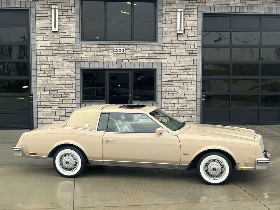 1985 Buick Riviera 4th-7th Gen - Image 2 of 31